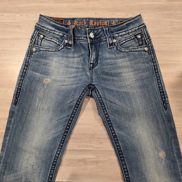 Rock Revival Patti Capri Low Rise Size 28 Inseam 18.5 Medium Wash Distressed. - Picture 2 of 13